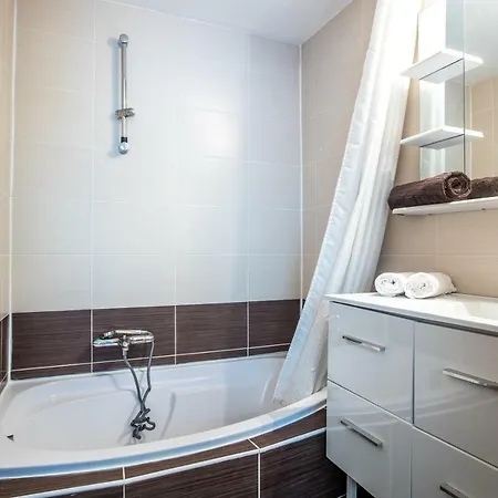 Napoleon City Apartman *